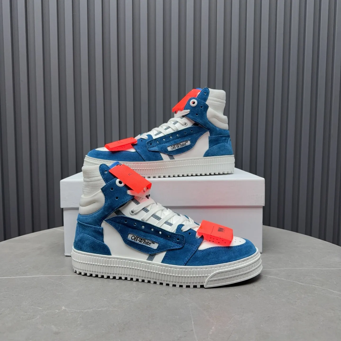 [OFF WHITE] P: 740💰Couple model👫, Size: Female 35-40. Male 39-44 (45.46 customized) High-quality version👊 "Out of office" series original molding, original lasting, production process 1:1 original ➰OFF GRAY WHITE OW ➰ First-layer cowhide, imported skin-friendly and environmentally friendly polyester mesh, original molding, high elasticity and environmentally friendly molding pad Made with the original lasting process. The original molded rubber outsole (never yellows and deforms) has a super correct shape, bright color and strong three-dimensional effect👍. Packaging💯Full set of packaging synchronized with the official website (branded paper, certificate of quality, branded cloth bag)